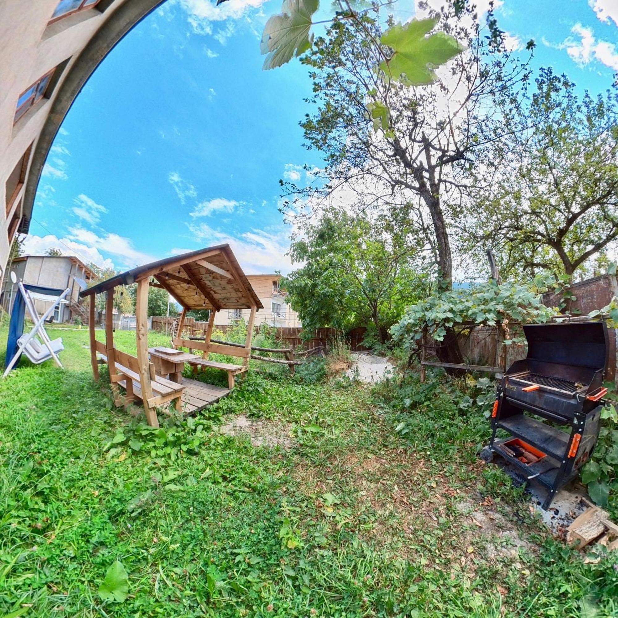 Girgola Bed & Breakfast Mestia Exterior photo